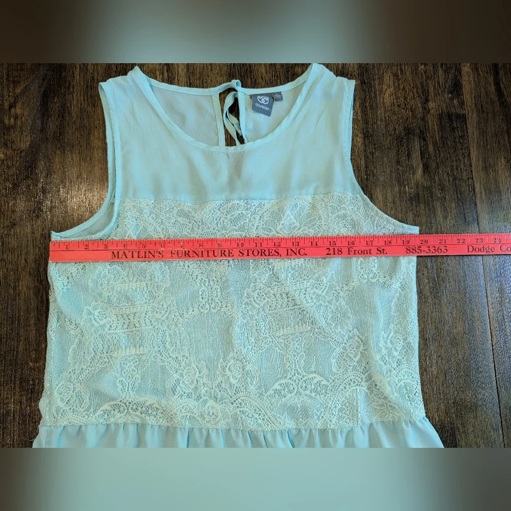 Daisy Fuentes Mint Green Lace‎ Top